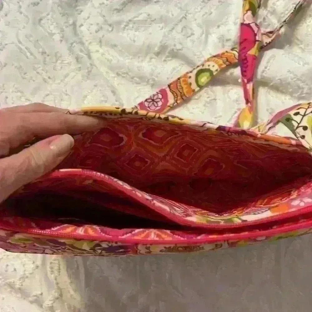 Vera Bradley purse with adjustable shoulder strap - Picture 8 of 8